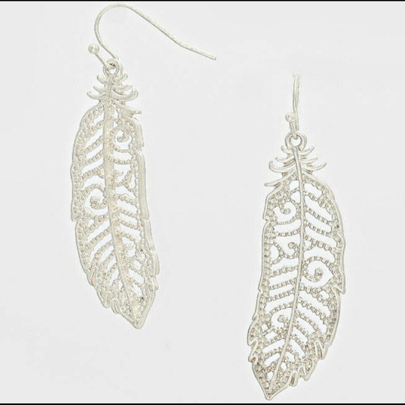Jewelry - Feather earrings